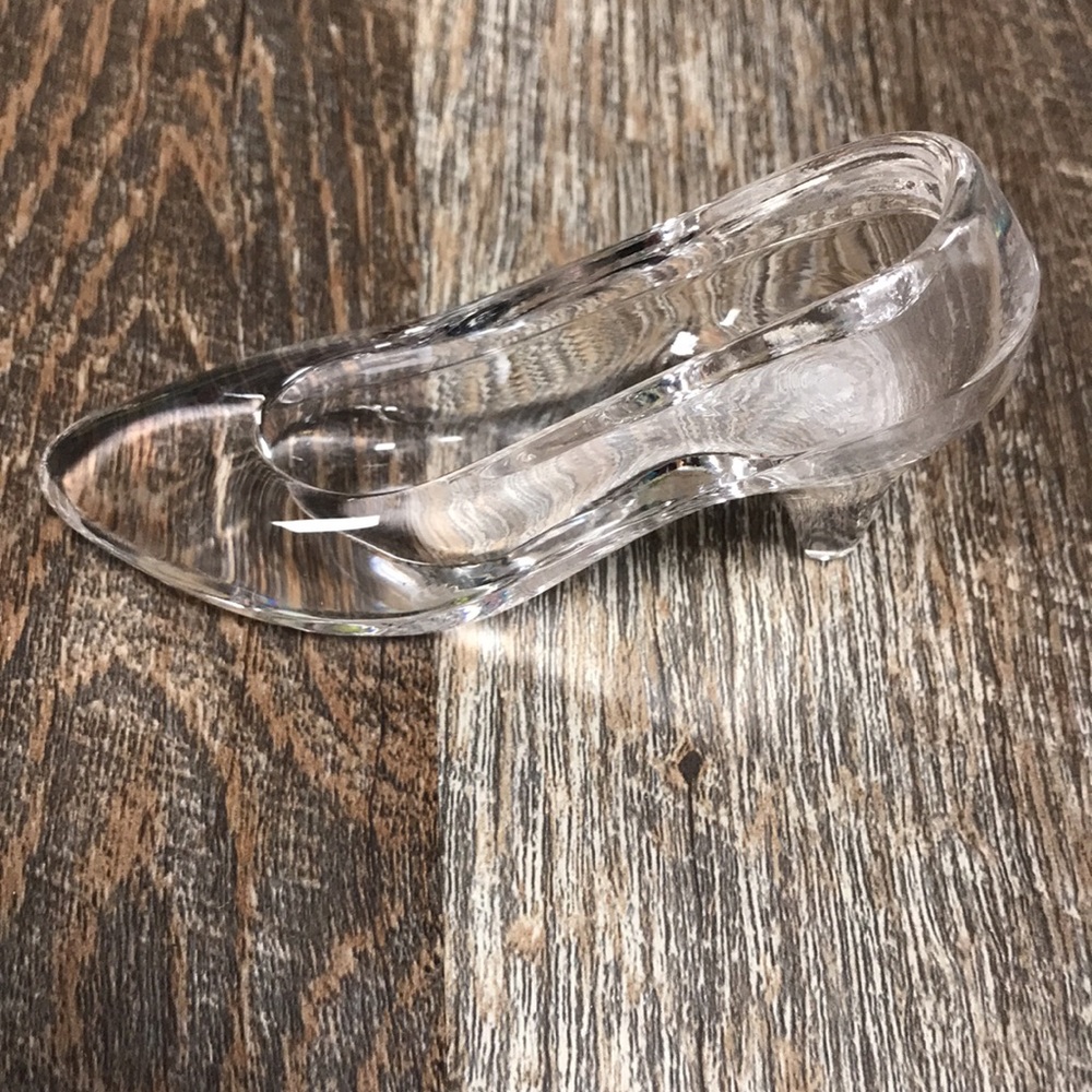Cinderella glass slipper glass figurine - Picture 2 of 5